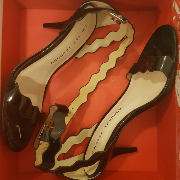 Rubie Scalloped Ankle Strap Sandal - Picture 3 of 5